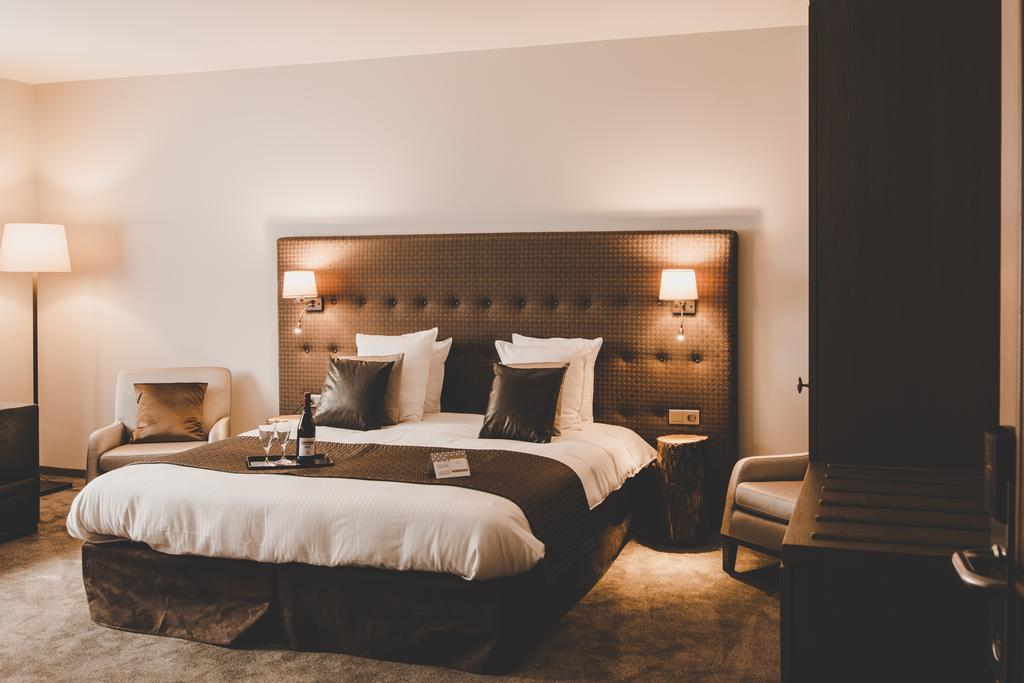 Hotel Den Hof Zelzate Esterno foto