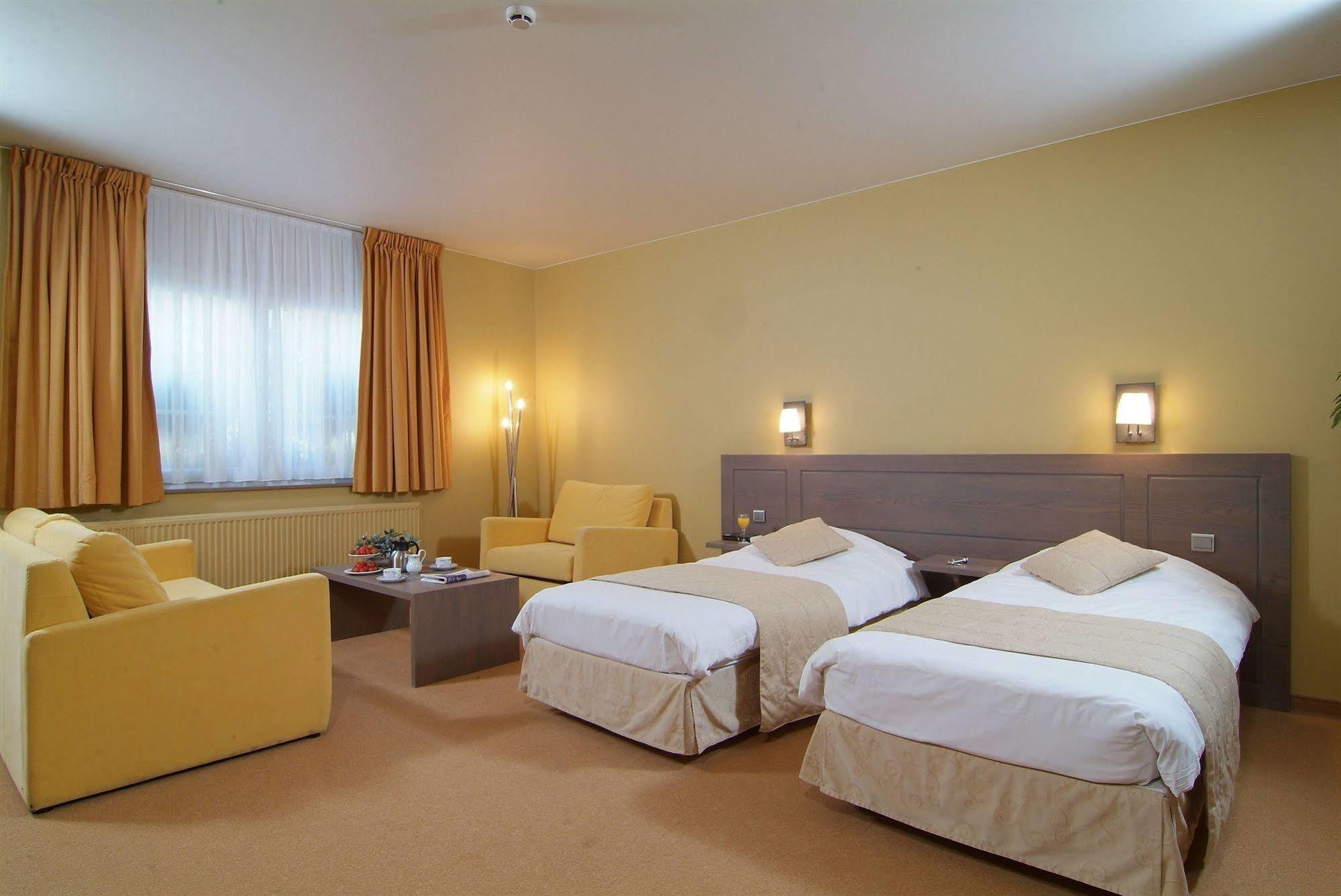 Hotel Den Hof Zelzate Esterno foto