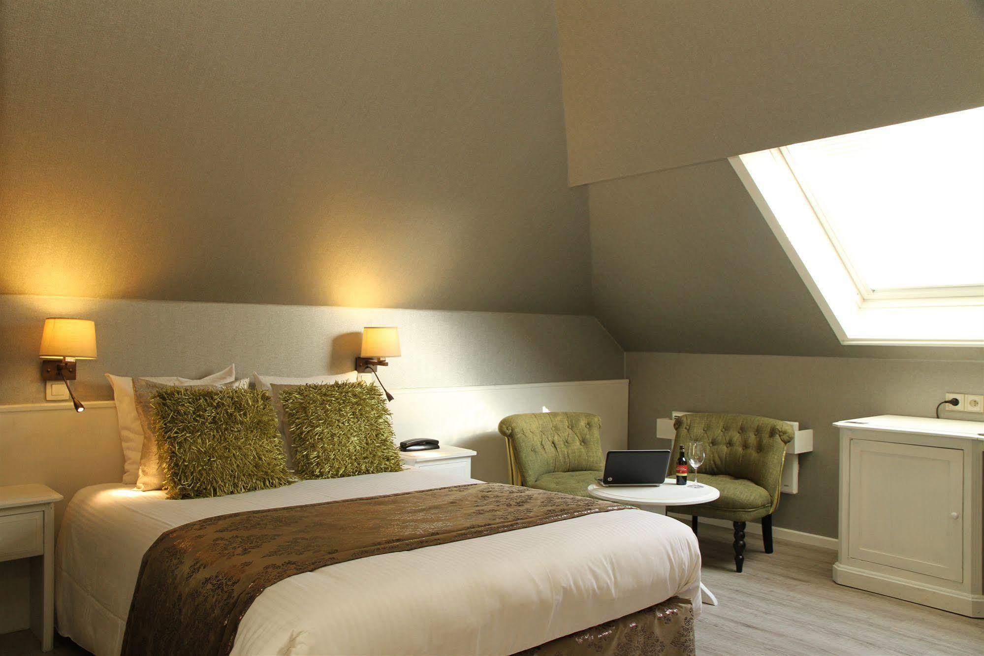 Hotel Den Hof Zelzate Esterno foto